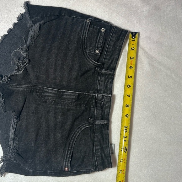 Zara Black Jean Shorts with High Waist and Distressed Hem - Picture 6 of 6